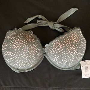 Nicely patterned bra here with colors that match and go perfectly together